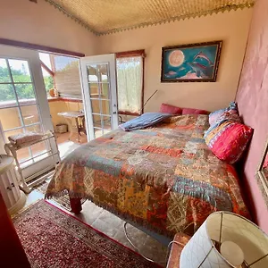  Bed & Breakfast Artsy On Organic Farm